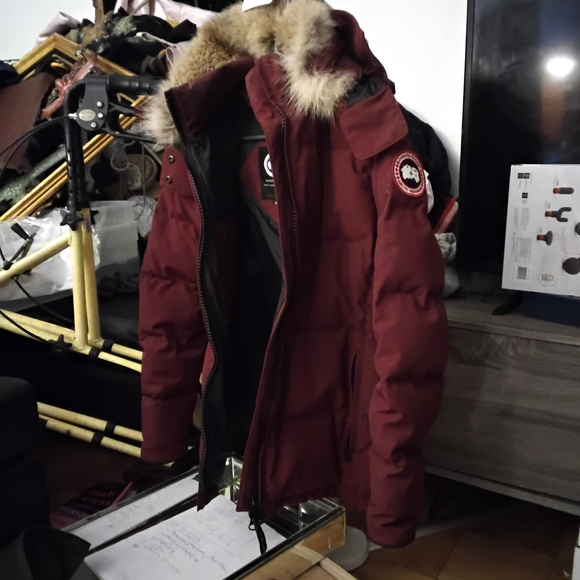 Canada Goose Men's Burgundy Jacket - Picture 1 of 12